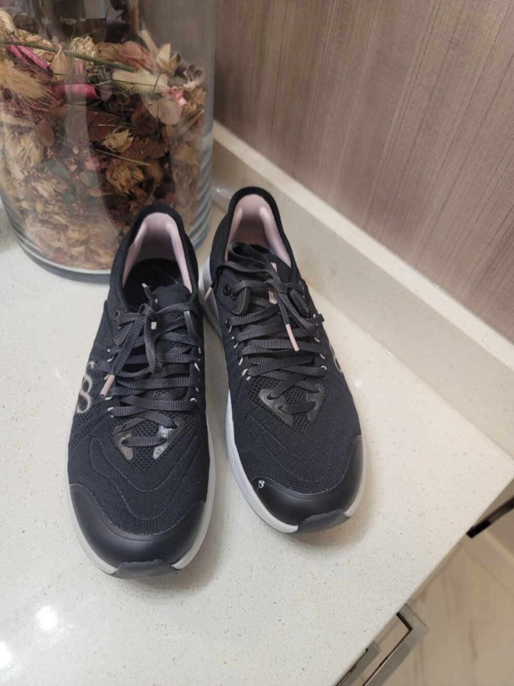 Saysh, The Felix Runner Sneaker, Black, Size 7.5 New NWoT